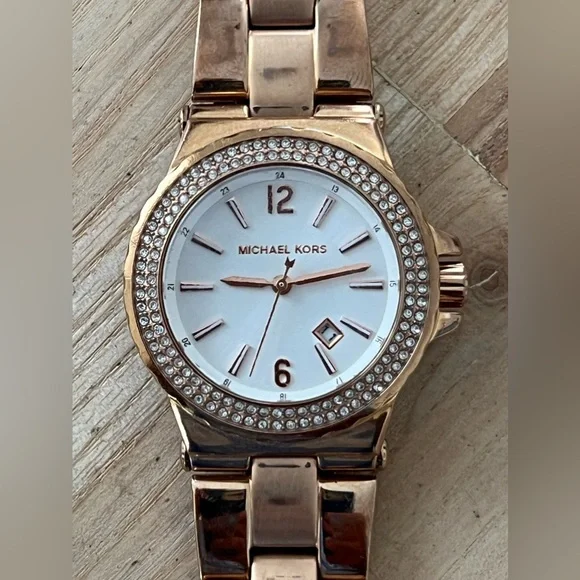 Michael Kors Ladies Watch Crystals Accents Pearl Dial Rose Gold-Tone Bracelet